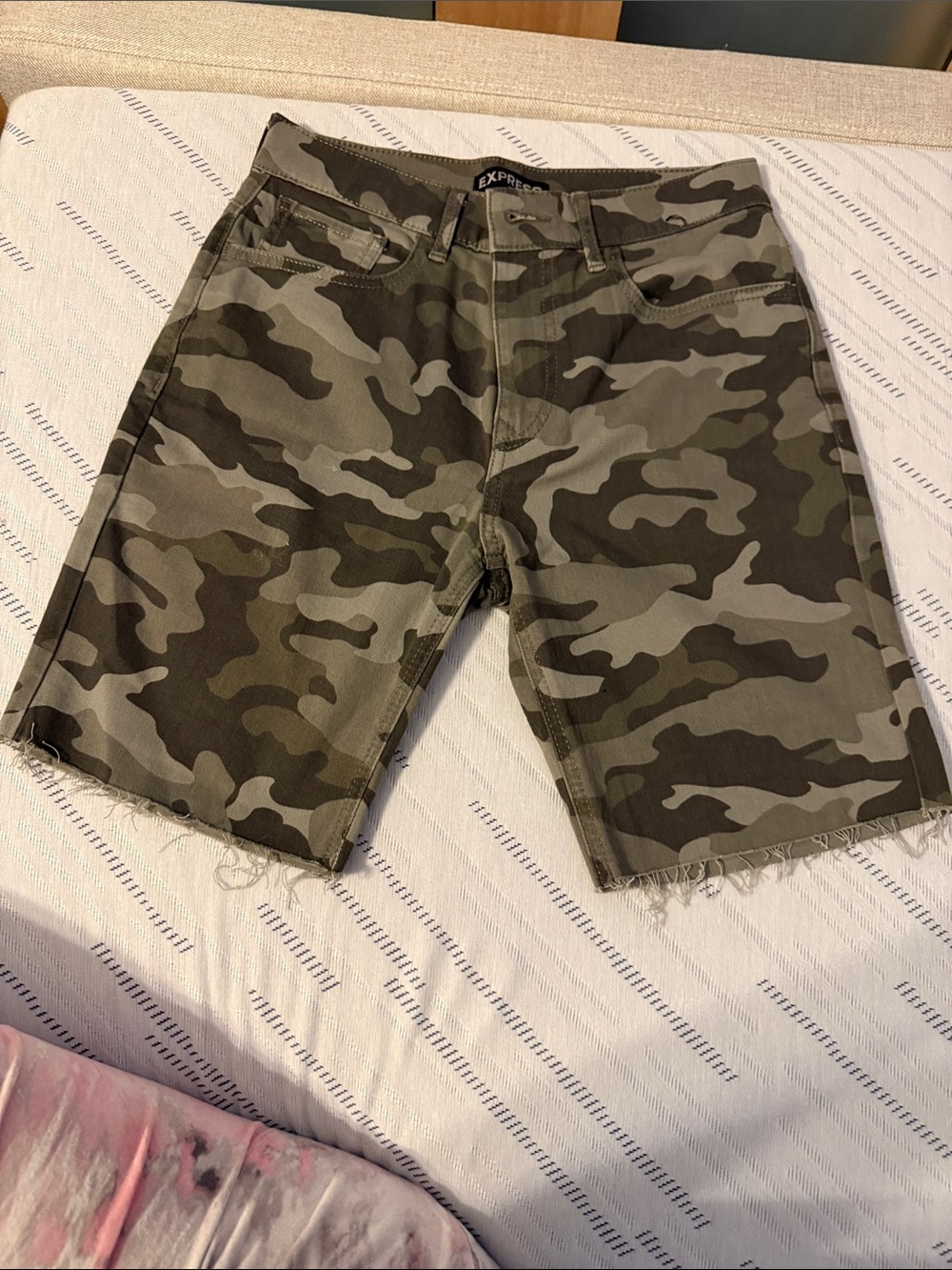 Express Women's Camo Bermuda Shorts - Olive & Dark Olive